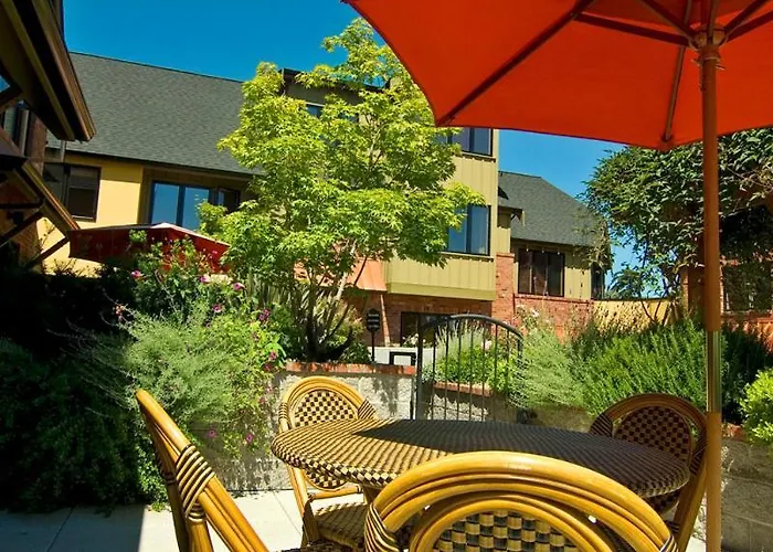 The Eagle Harbor Inn